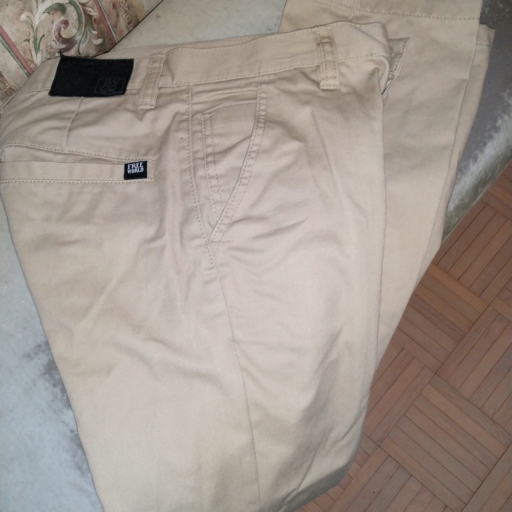 Free World Men's Khakis. 30x32 Like New